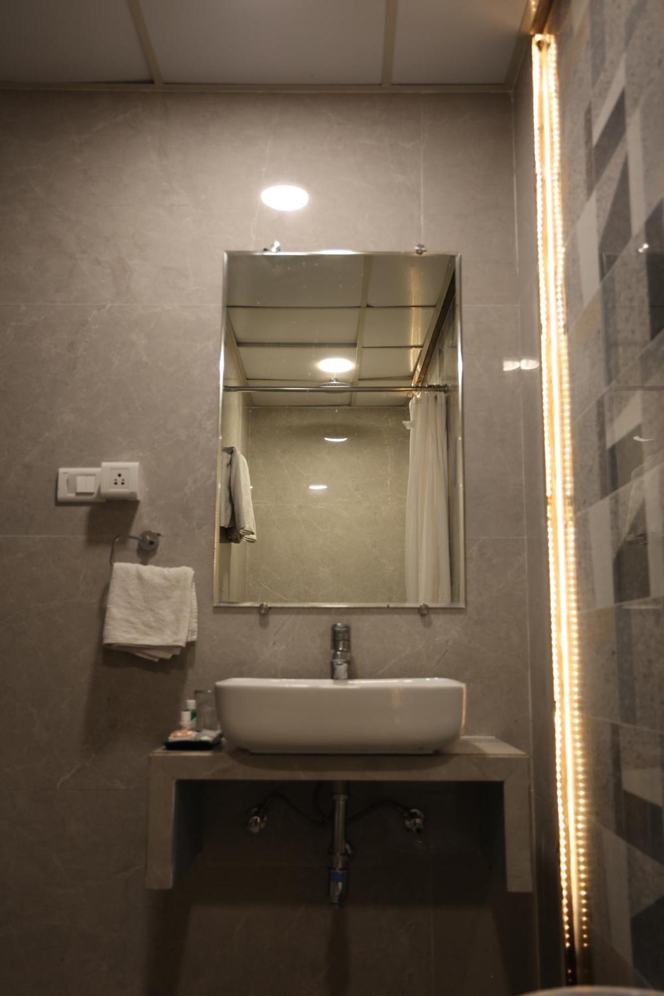 Hotel Pinaka Inn Lucknow Exterior photo